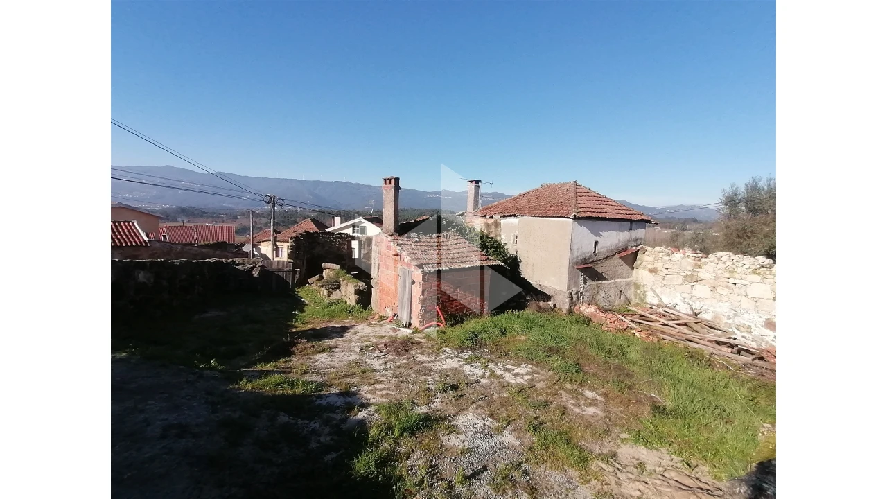 Moradia T2 para Venda em Vilar de Besteiros e Mosteiro de Fráguas Foto 3