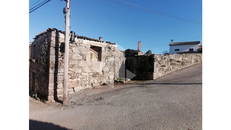 Moradia T2 para Venda em Vilar de Besteiros e Mosteiro de Fráguas