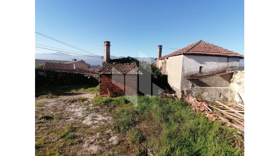 Moradia T2 para Venda em Vilar de Besteiros e Mosteiro de Fráguas Foto 4