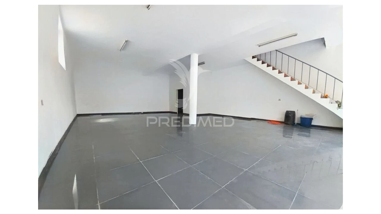 Loja para Arrendamento em Amiais de Baixo Foto 11