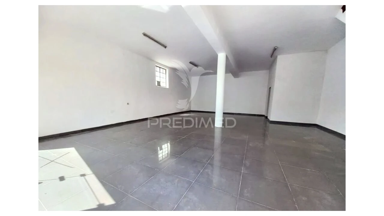 Loja para Arrendamento em Amiais de Baixo Foto 10