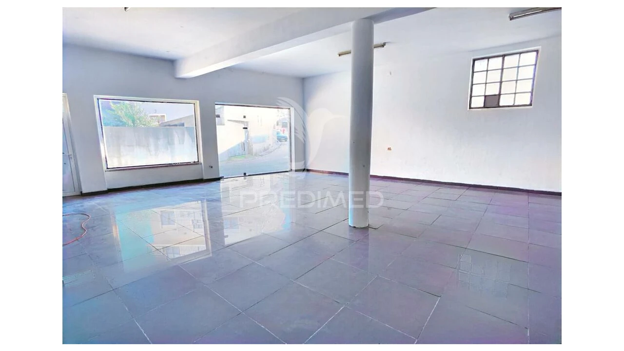 Loja para Arrendamento em Amiais de Baixo Foto 7