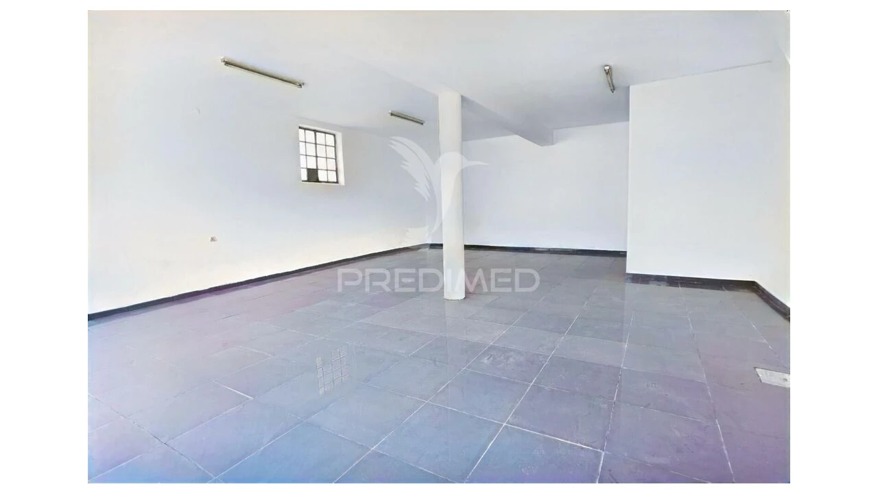 Loja para Arrendamento em Amiais de Baixo Foto 6