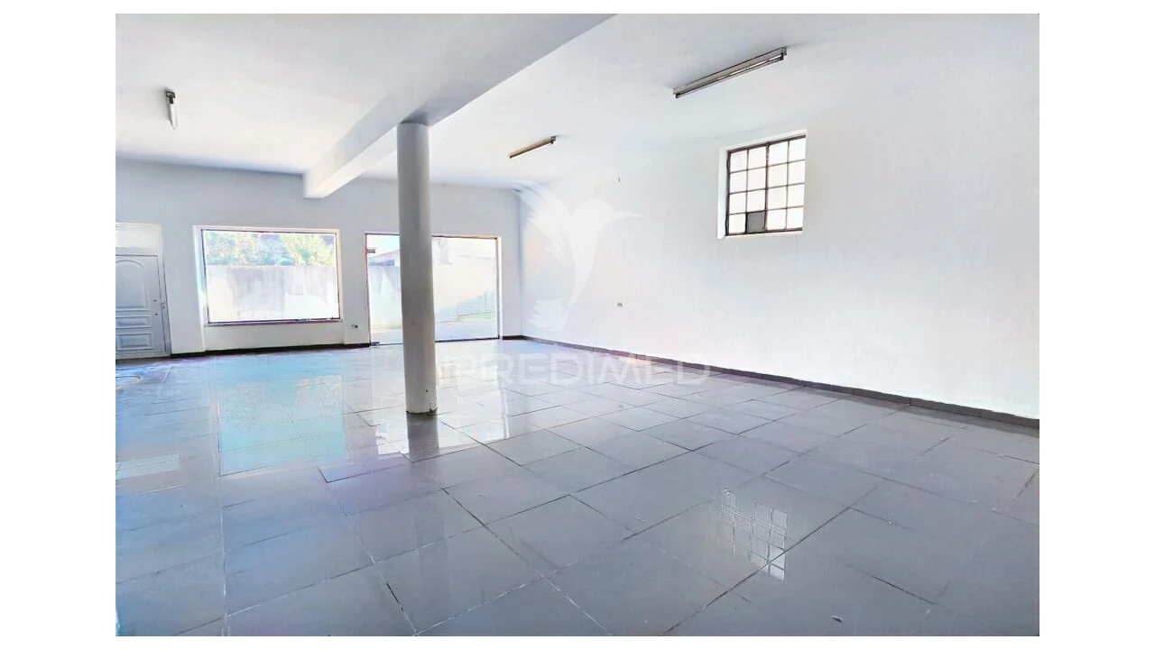 Loja para Arrendamento em Amiais de Baixo Foto 8