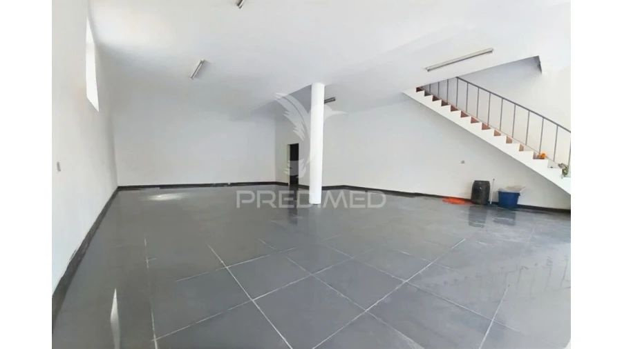 Loja para Arrendamento em Amiais de Baixo Foto 11