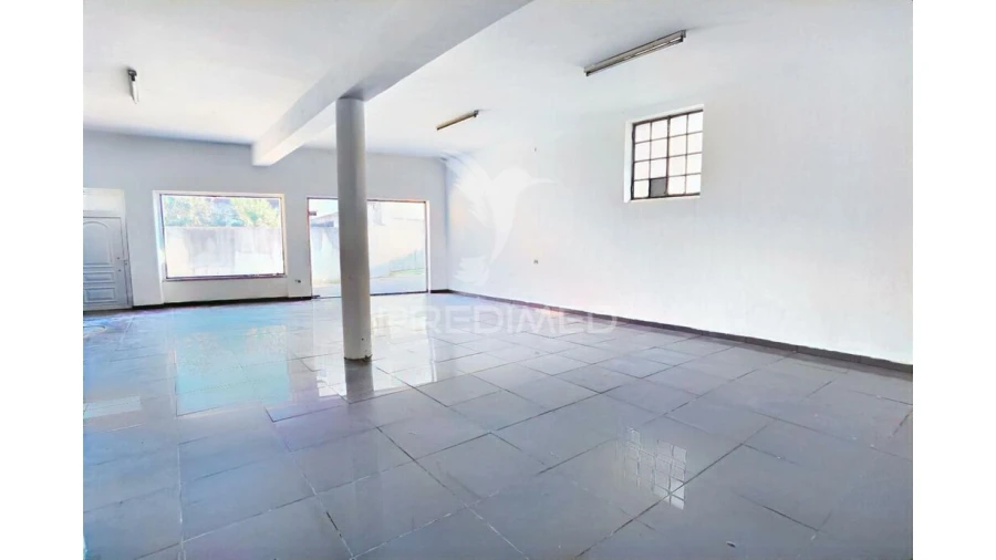 Loja para Arrendamento em Amiais de Baixo Foto 8