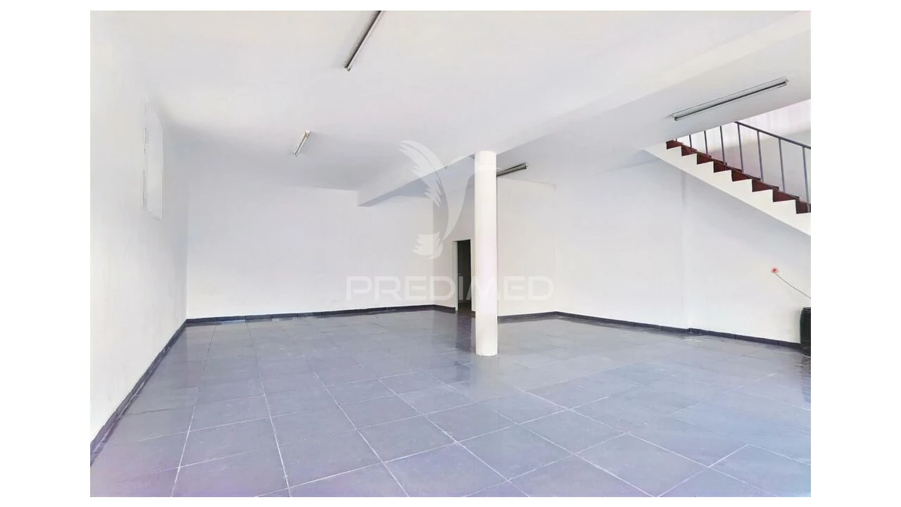 Loja para Arrendamento em Amiais de Baixo Foto 9