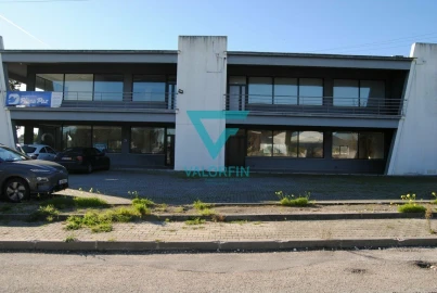 Loja para Arrendamento em Colmeias e Memória