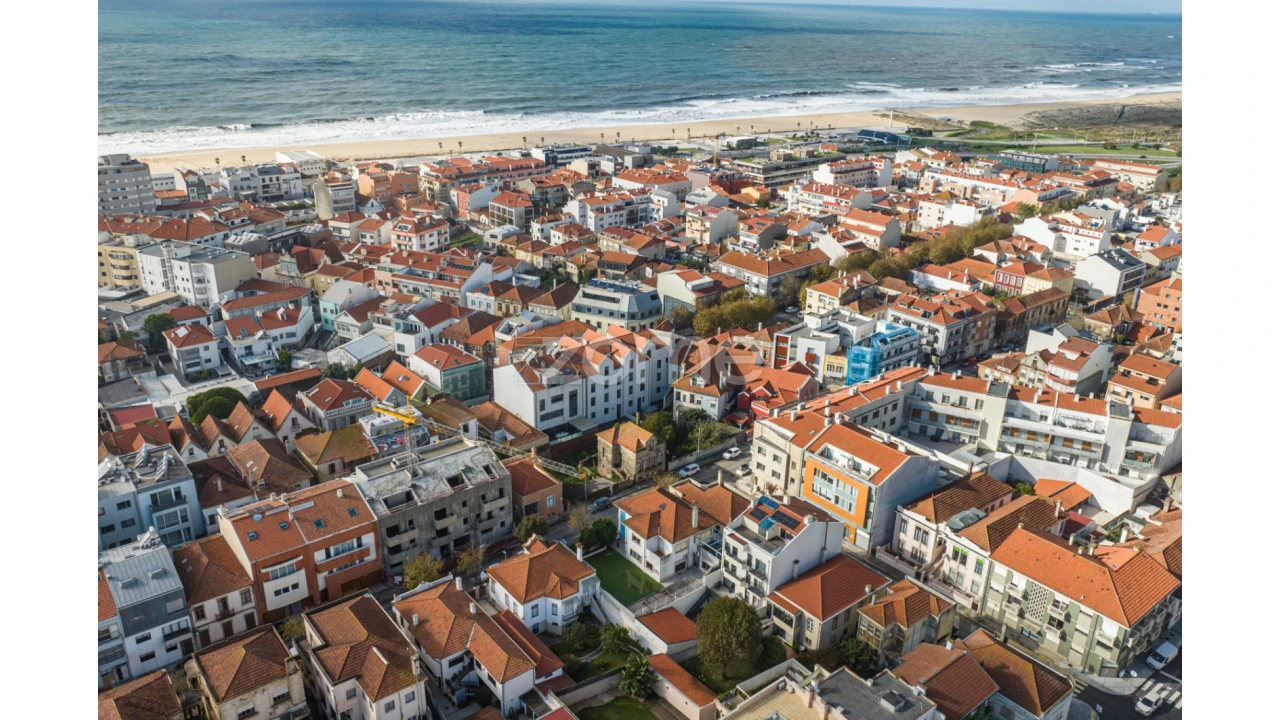 Moradia T10 para Venda em Espinho Foto 6