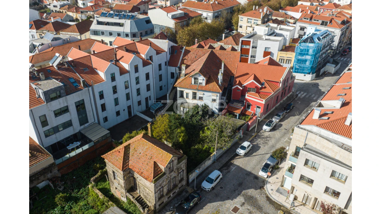 Moradia T10 para Venda em Espinho Foto 8