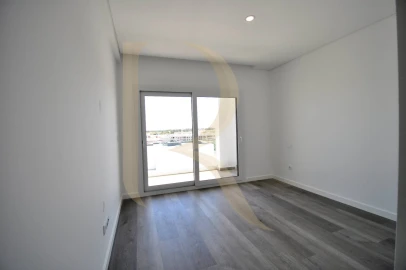 Moradia T5 para Venda em Corroios