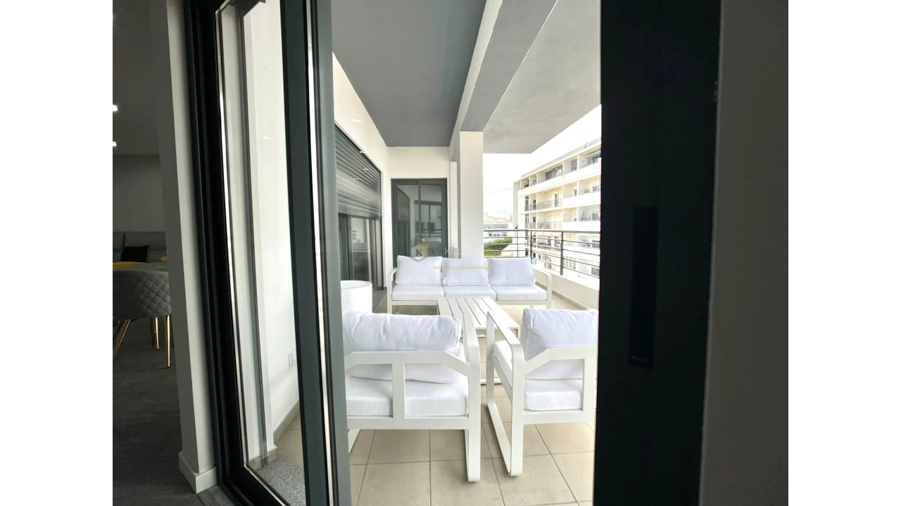 Apartamento T1 para Venda em Quelfes Foto 5