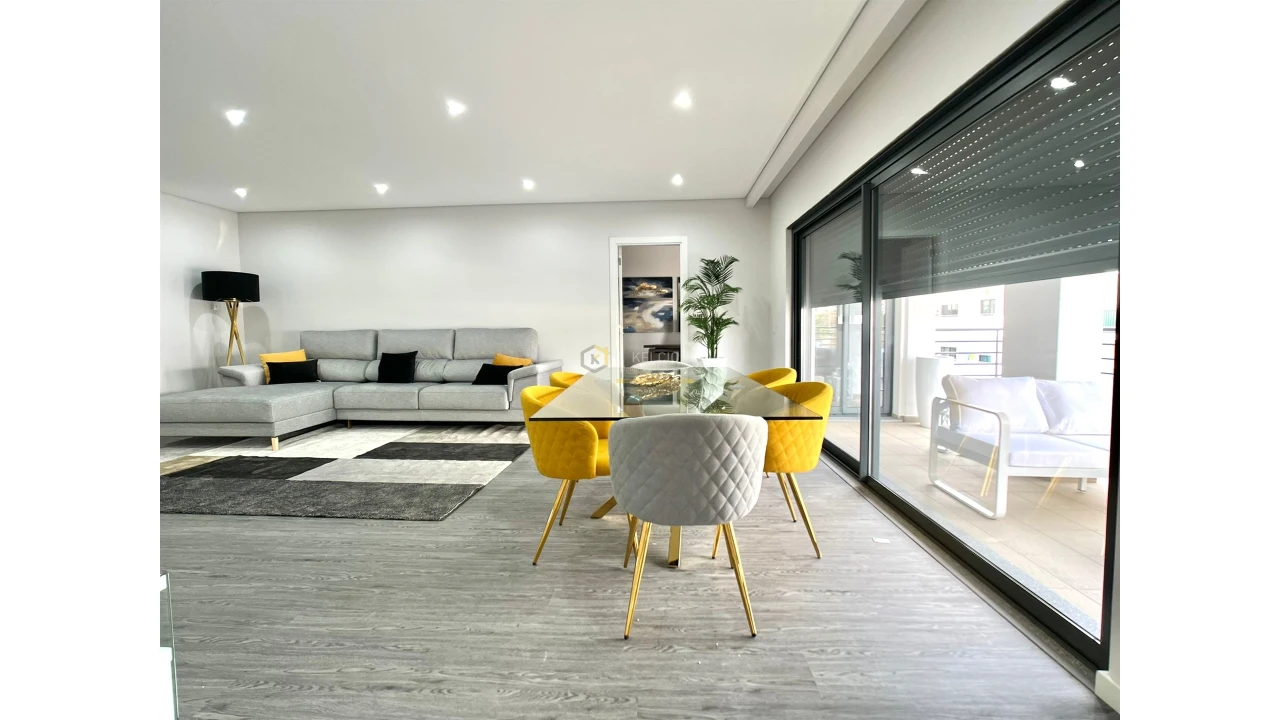 Apartamento T1 para Venda em Quelfes Foto 4