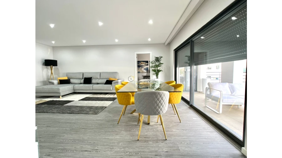 Apartamento T1 para Venda em Quelfes Foto 4