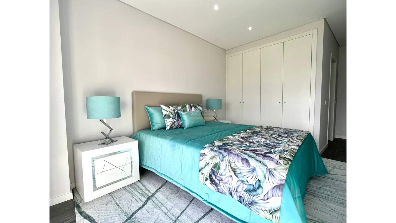 Apartamento T1 para Venda em Quelfes Foto 6