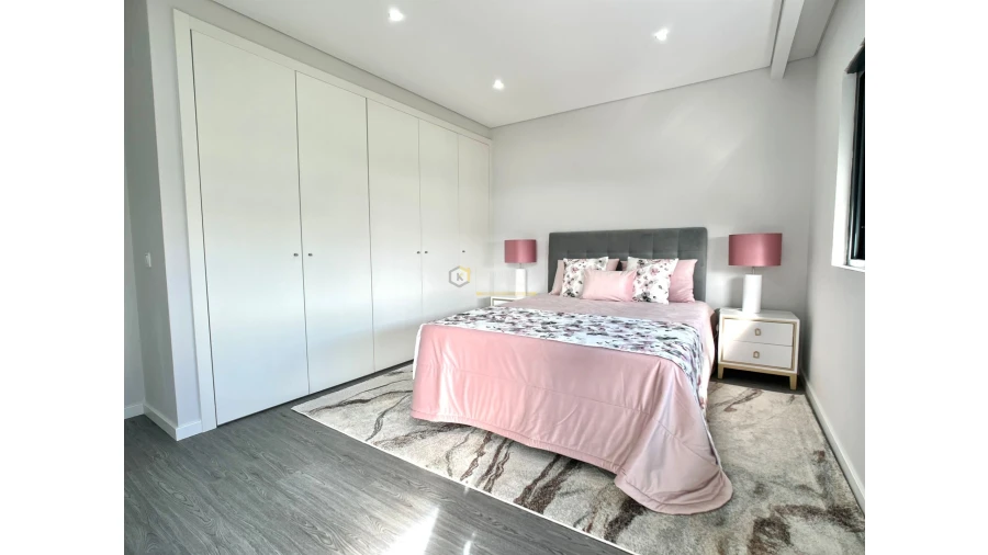 Apartamento T3 para Venda em Quelfes Foto 13