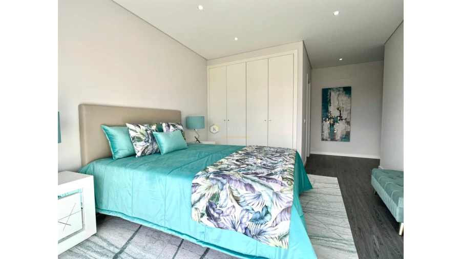 Apartamento T3 para Venda em Quelfes Foto 8