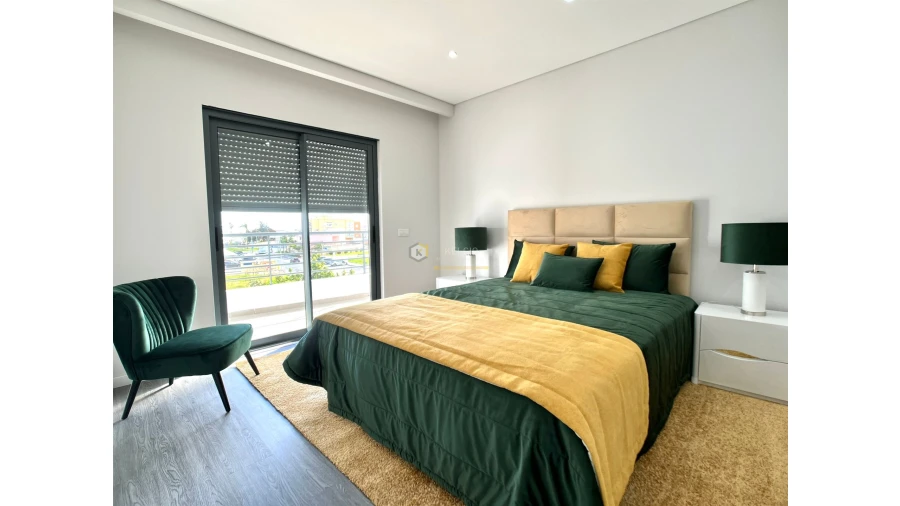 Apartamento T3 para Venda em Quelfes Foto 11