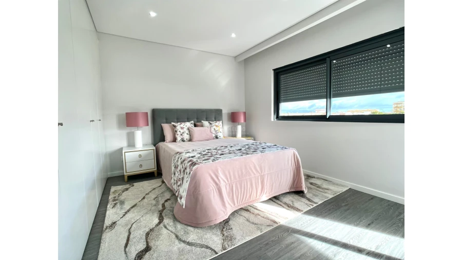 Apartamento T3 para Venda em Quelfes Foto 12