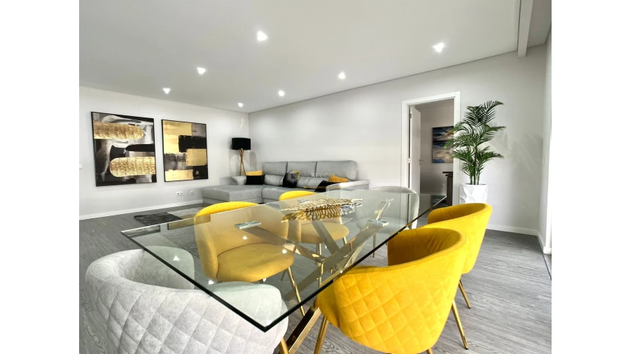 Apartamento T3 para Venda em Quelfes Foto 1