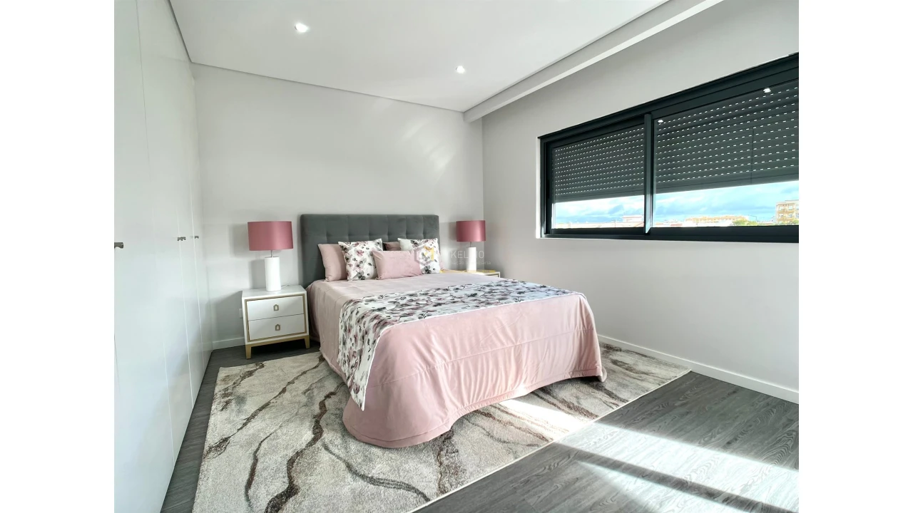 Apartamento T3 para Venda em Quelfes Foto 12