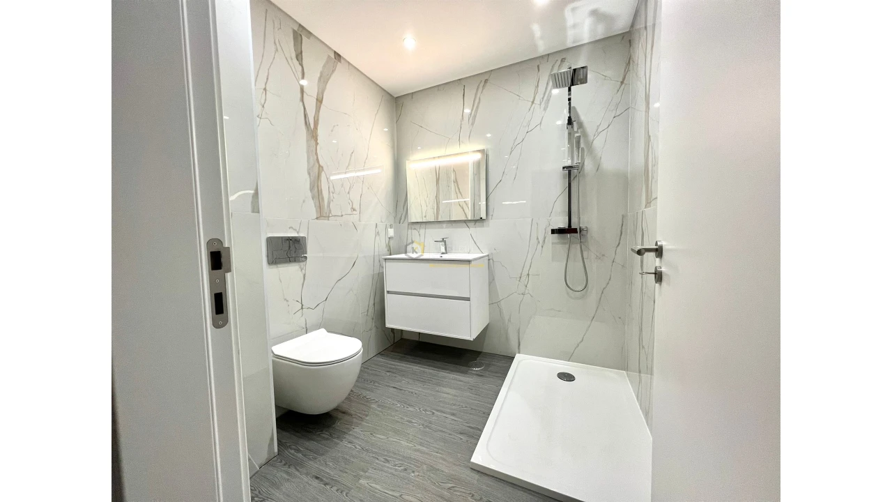 Apartamento T3 para Venda em Quelfes Foto 14