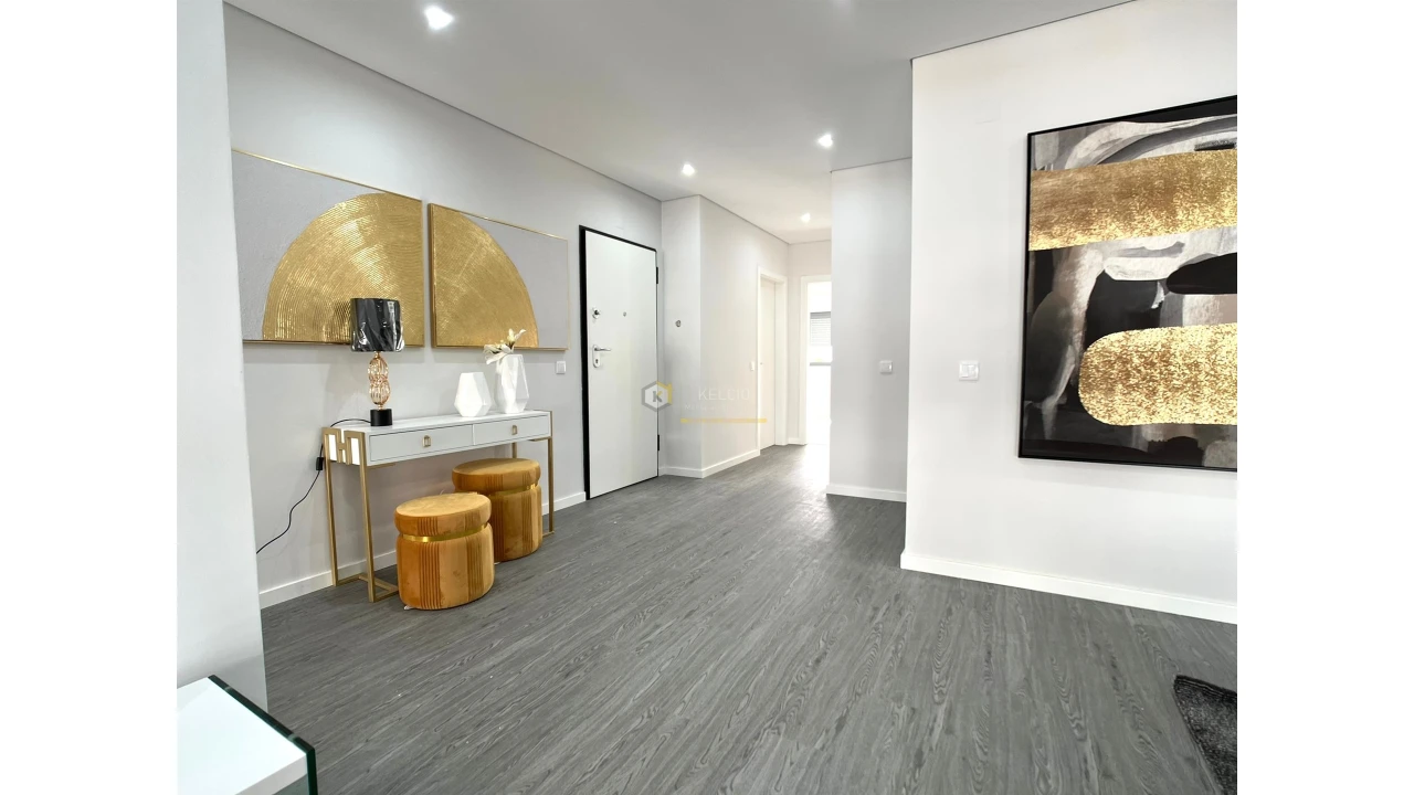 Apartamento T3 para Venda em Quelfes Foto 2