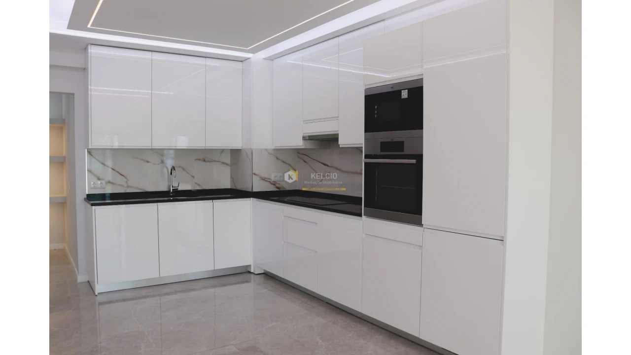 Apartamento T2 para Venda em Quarteira Foto 5