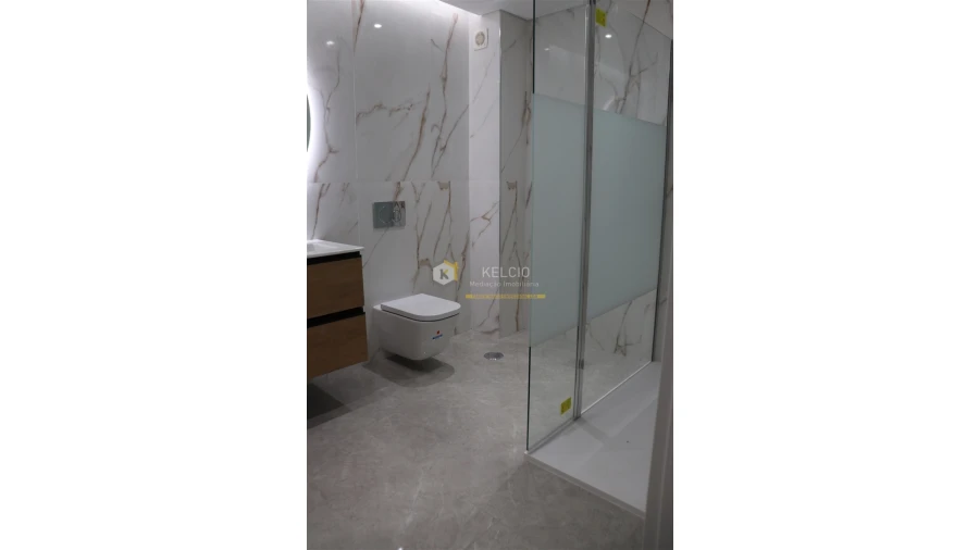 Apartamento T2 para Venda em Quarteira Foto 17