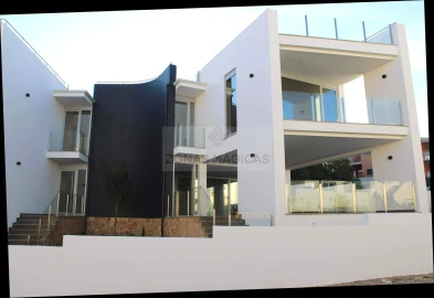 Moradia T4 para Venda em Lagos (São Sebastião e Santa Maria)