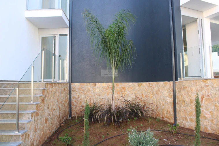 Moradia T4 para Venda em Lagos (São Sebastião e Santa Maria) Foto 2