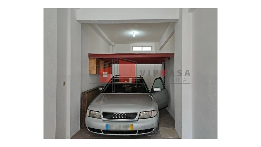 Garagem para Venda em Cacém e São Marcos Foto 2