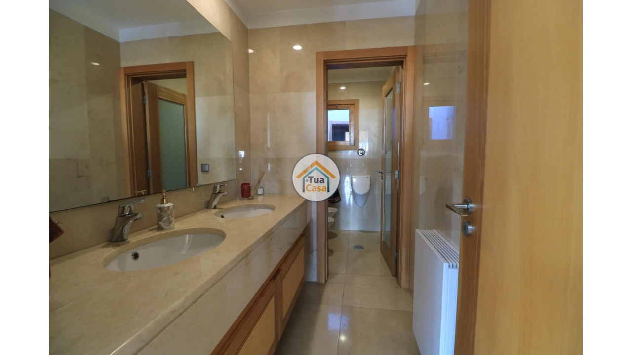 Moradia T5 para Venda em Travassô e Óis da Ribeira Foto 16