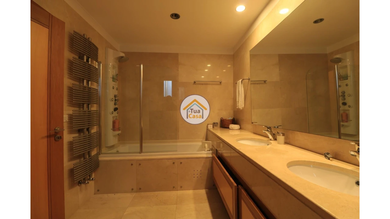 Moradia T5 para Venda em Travassô e Óis da Ribeira Foto 12