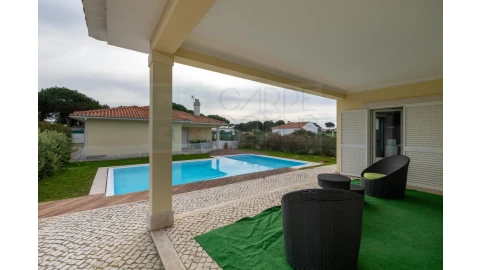 Moradia T4 para Venda em Sesimbra (Castelo)