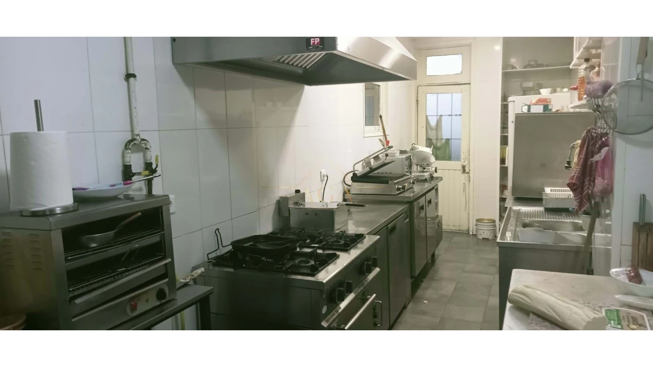 Negócio para Venda em Santa Marinha Foto 3