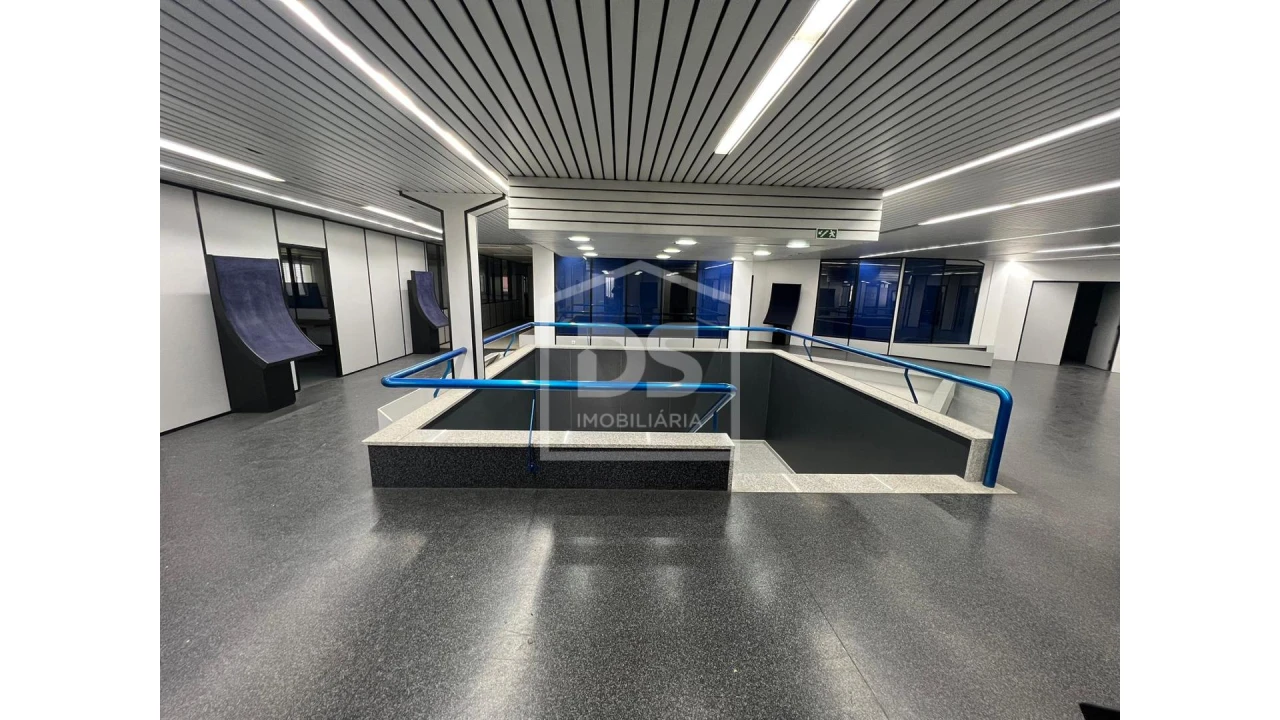 Armazém para Venda em Marinha Grande Foto 5