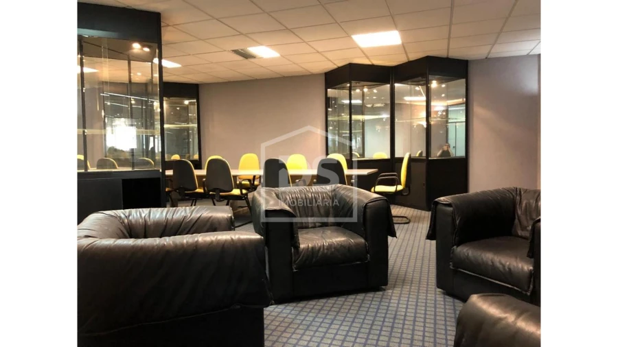 Armazém para Venda em Marinha Grande Foto 16