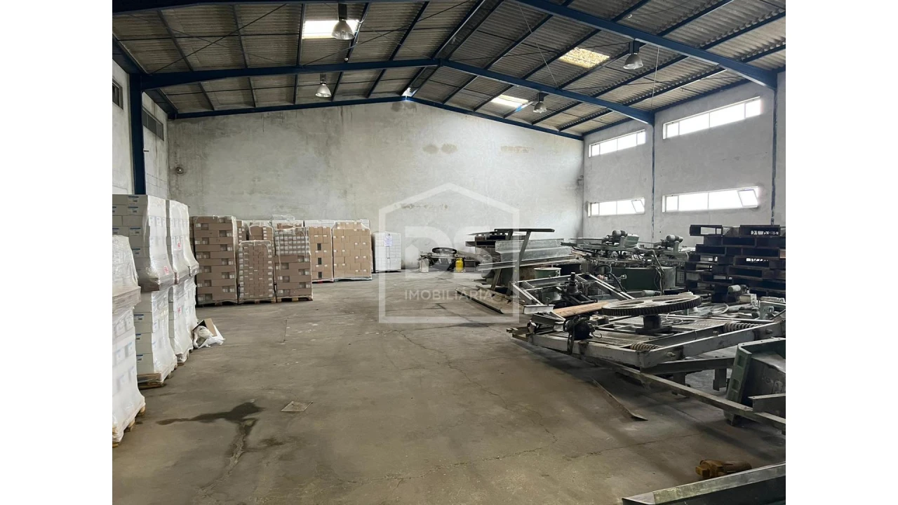 Armazém para Venda em Marinha Grande Foto 6