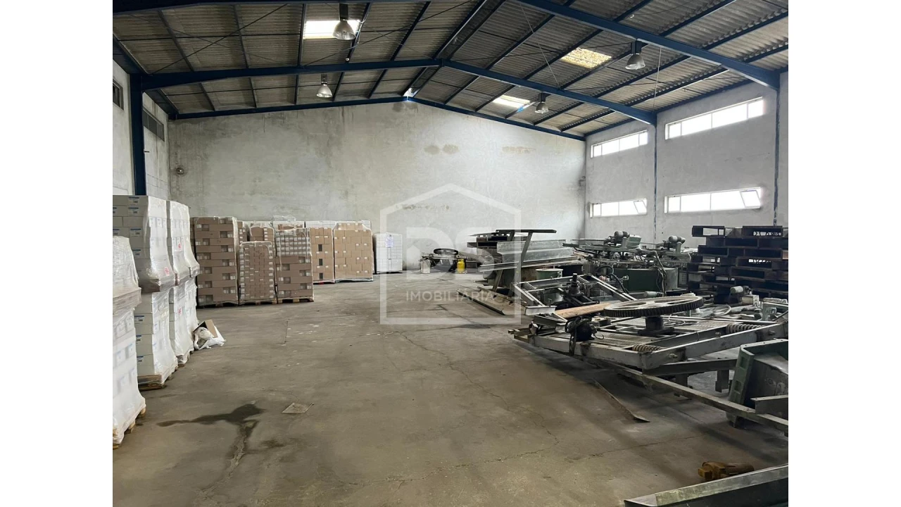 Armazém para Venda em Marinha Grande Foto 14