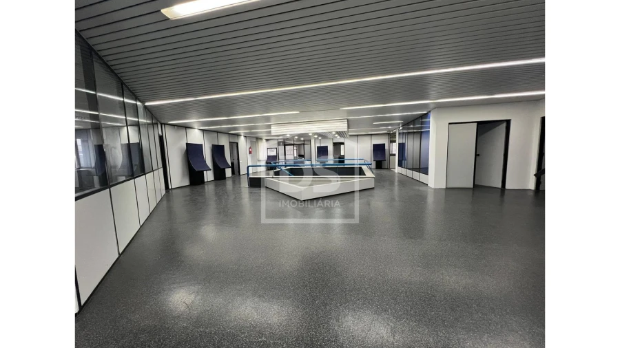 Armazém para Venda em Marinha Grande