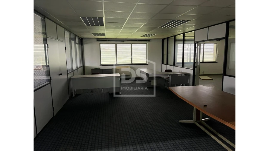 Armazém para Venda em Marinha Grande Foto 11