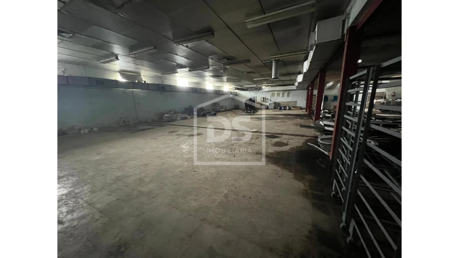 Armazém para Venda em Marinha Grande Foto 44