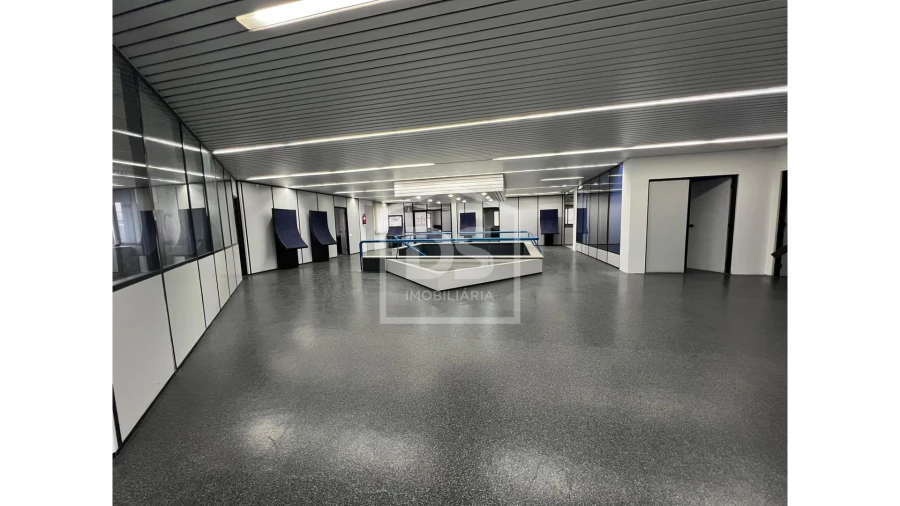 Armazém para Venda em Marinha Grande