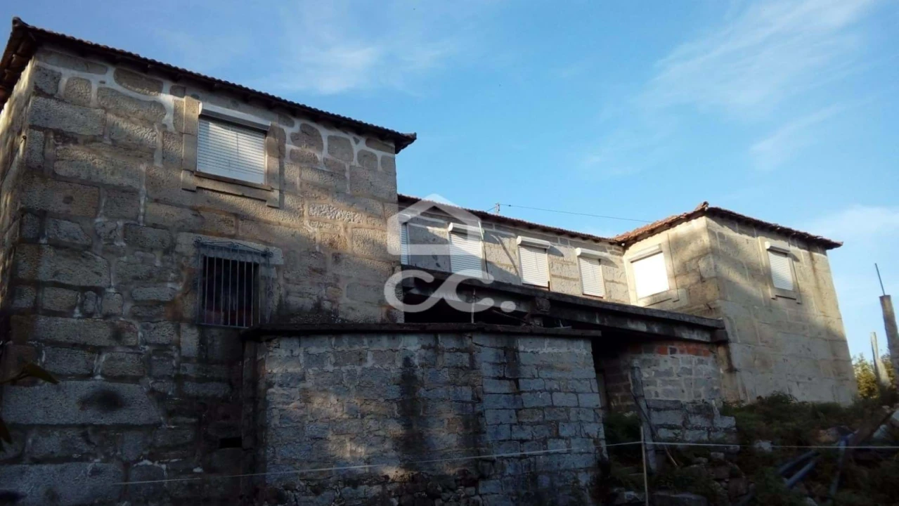 Quinta T4 para Venda em Oliveira, São Paio e São Sebastião Foto 4