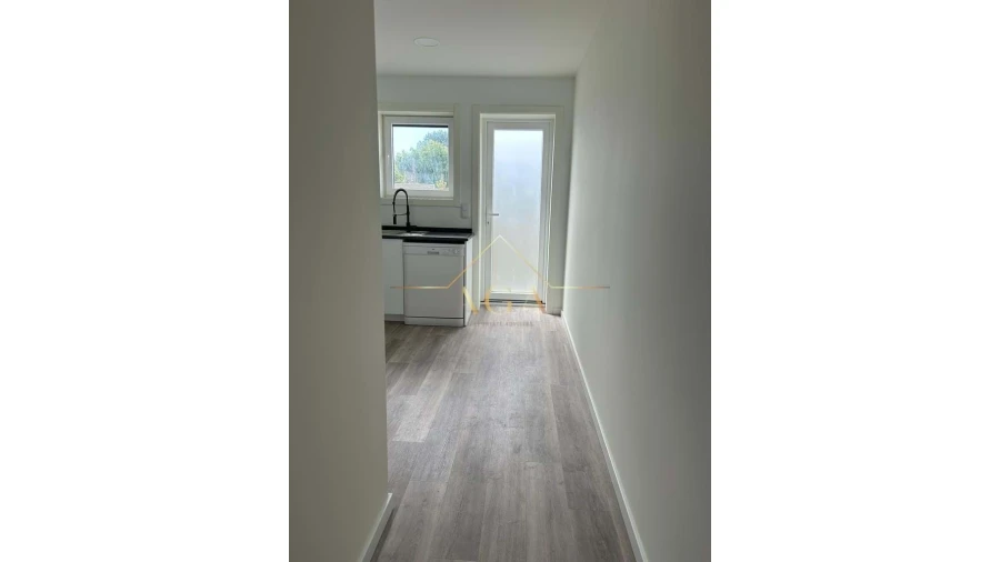 Apartamento T3 para Venda em Oliveira do Douro Foto 4