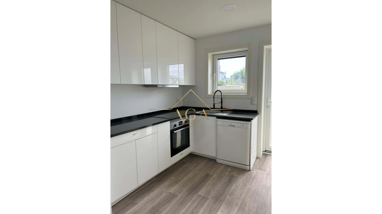 Apartamento T3 para Venda em Oliveira do Douro Foto 2