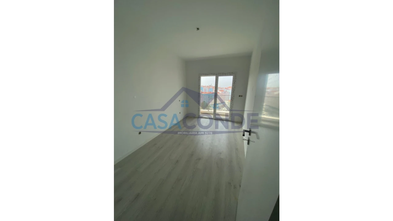 Apartamento T2 para Venda em Corroios Foto 7