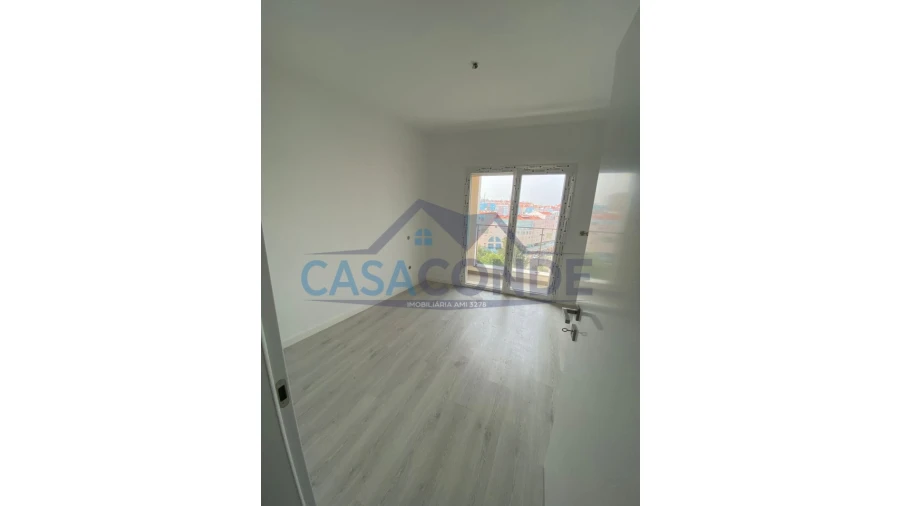 Apartamento T2 para Venda em Corroios Foto 3