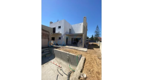 Moradia T4 para Venda em Azeitão (São Lourenço e São Simão)